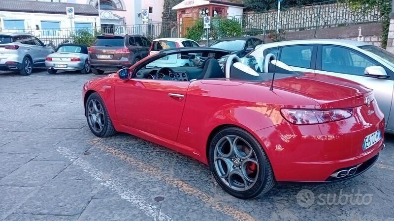 Usata Alfa Romeo Spider 170 CV (125 kW) 2011 Rosso Cabrio