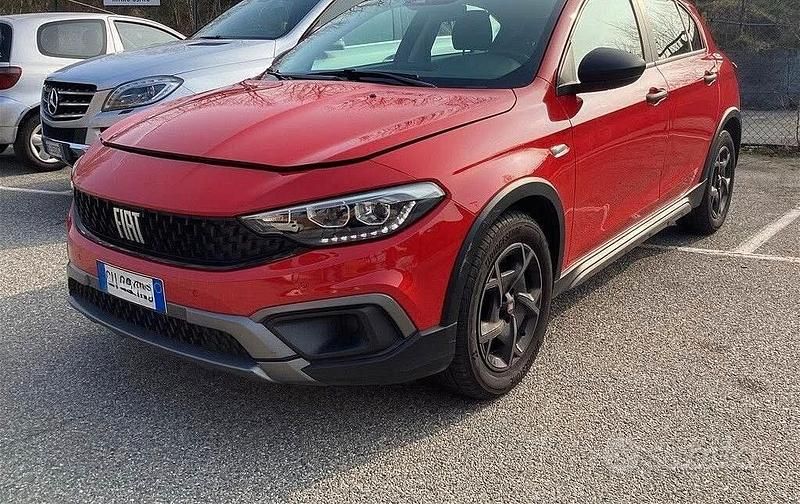 Usata Fiat Tipo Cross 95 CV (69 kW) 2022 Rosso Berlina