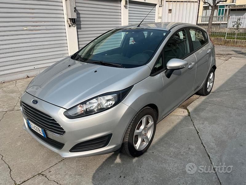 Usata Ford Fiesta Titanium 75 CV (55 kW) 2013 Grigio Utilitaria