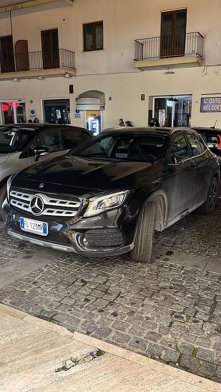 Usata Mercedes GLA200 136 CV (100 kW) 2017 Nero SUV