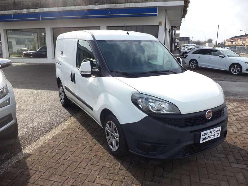 Usata Fiat Doblò 95 CV (69 kW) 2019 Bianco Monovolume