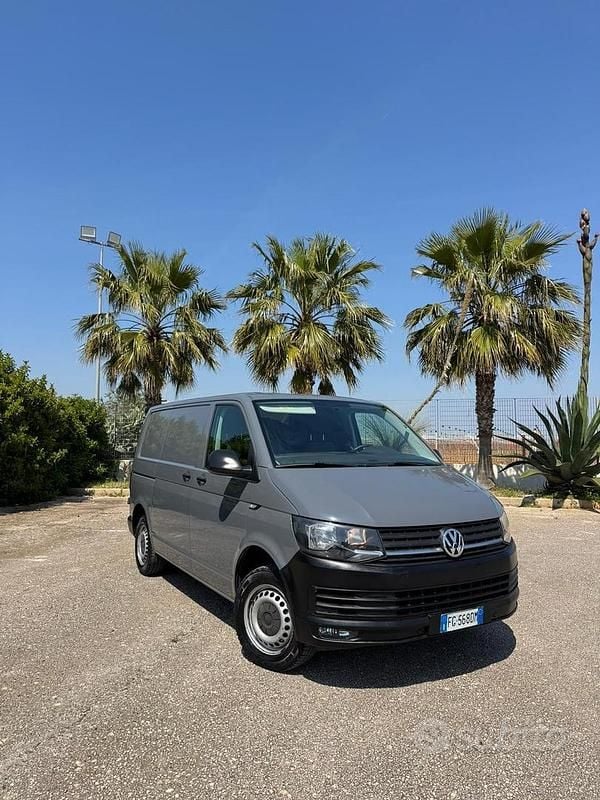 Usata VW Transporter 150 CV (110 kW) 2016 Grigio Furgone