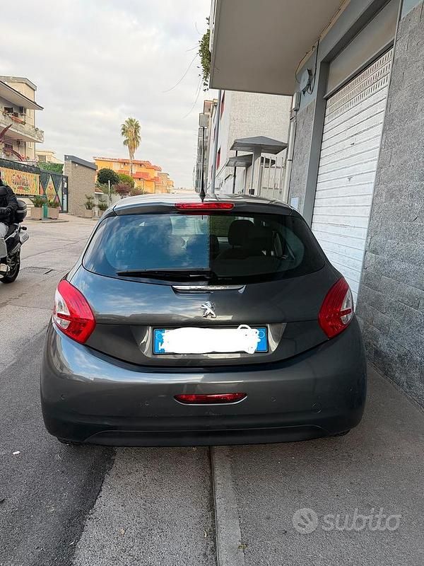 Usata Peugeot 208 68 CV (50 kW) 2013 Utilitaria