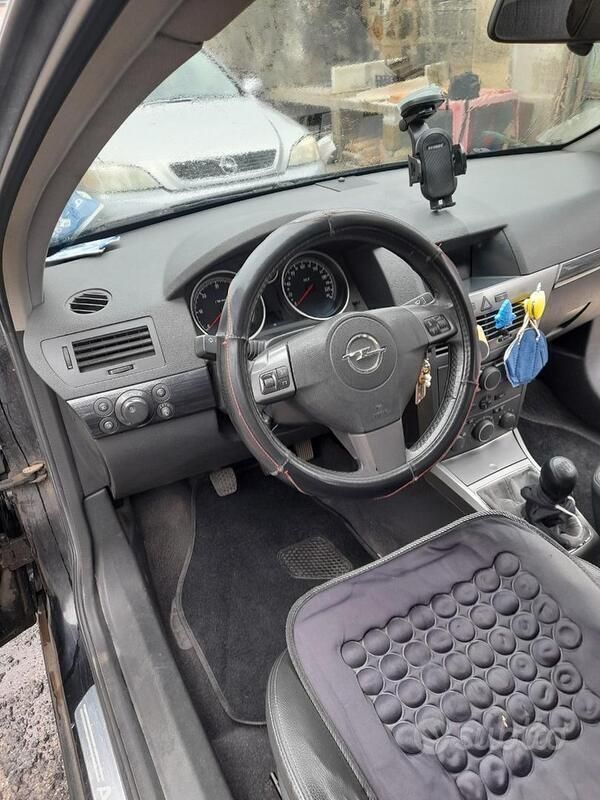 Usata Opel Astra 120 CV (88 kW) 2006 Nero Station wagon