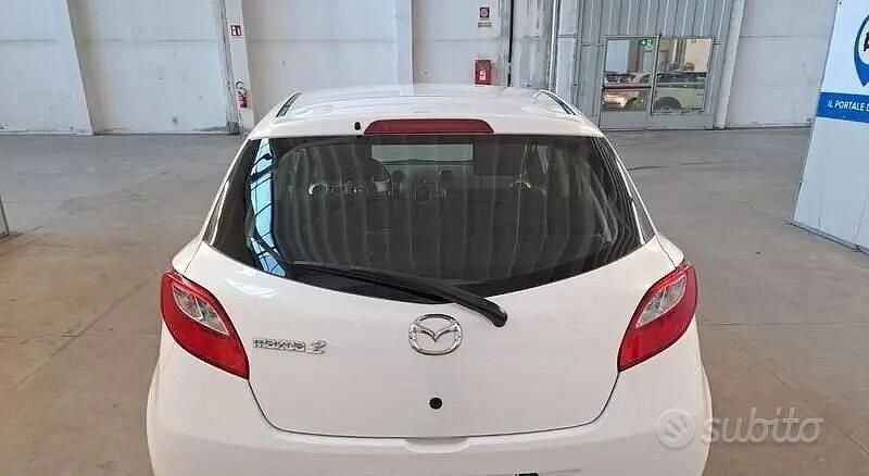 Usata Mazda 2 75 CV (55 kW) 2009 Bianco Utilitaria