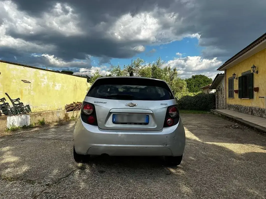 Usata Chevrolet Aveo LT 86 CV (63 kW) 2012 Argento Berlina