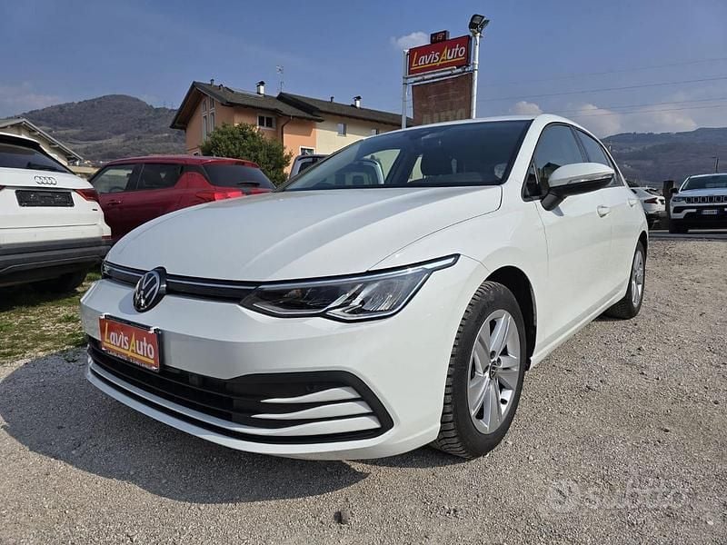 Usata VW Golf VIII Life 116 CV (85 kW) 2022 Bianco Berlina