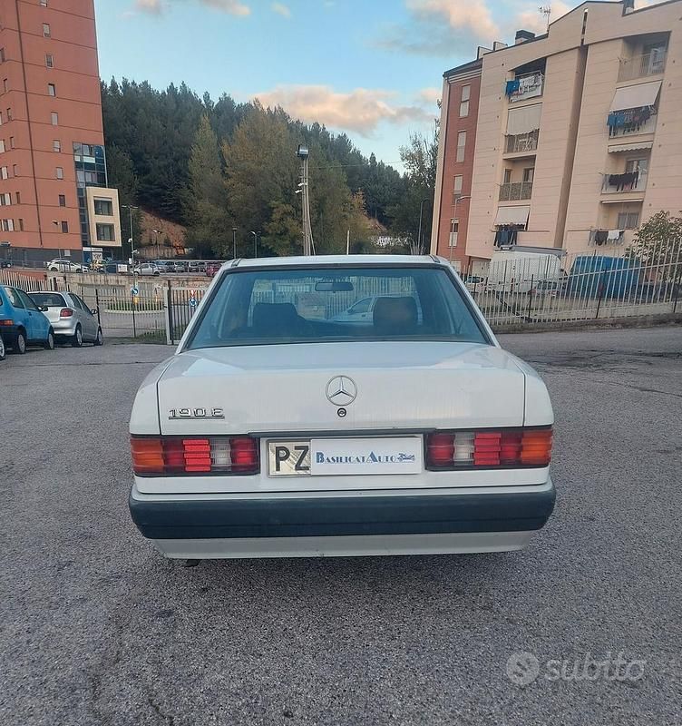 Usata Mercedes 190 122 CV (89 kW) 1989 Bianco Berlina