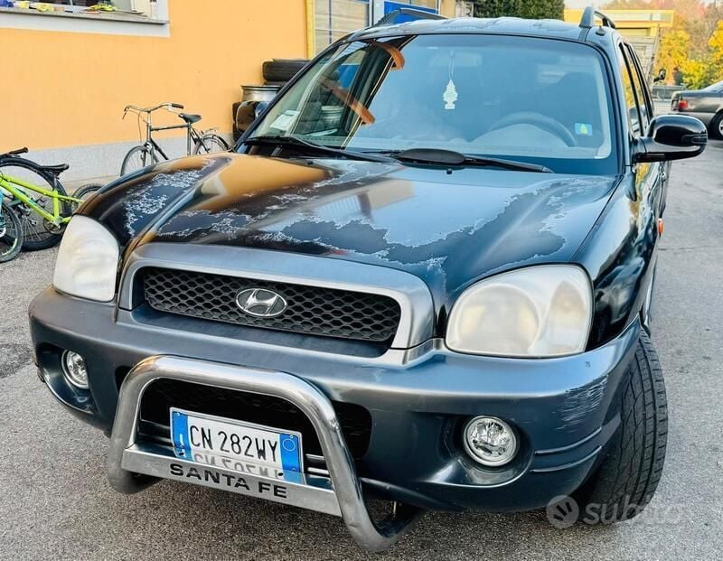 Nero Usata 2004 Hyundai Santa Fe GLS SUV | 1800 € (Buon prezzo) - Immagine 1/4