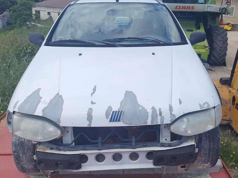 Usata Fiat Strada 95 CV (69 kW) 2001 Bianco Pick-up