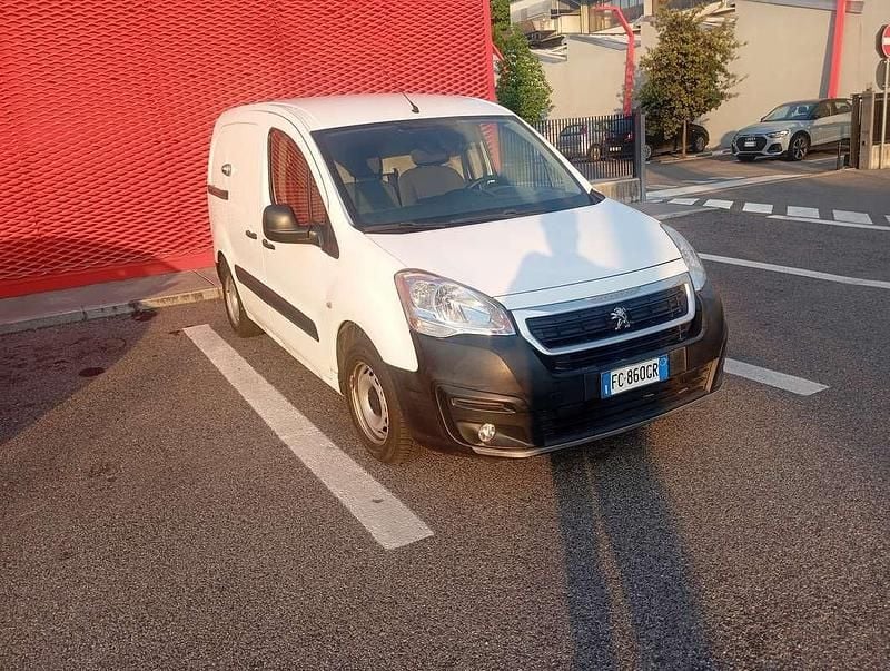 Usata Peugeot TePee Active 99 CV (72 kW) 2016 Station wagon