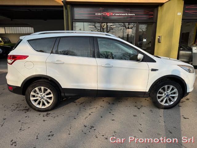 Usata Ford Kuga S 150 CV (110 kW) 2015 Bianco SUV