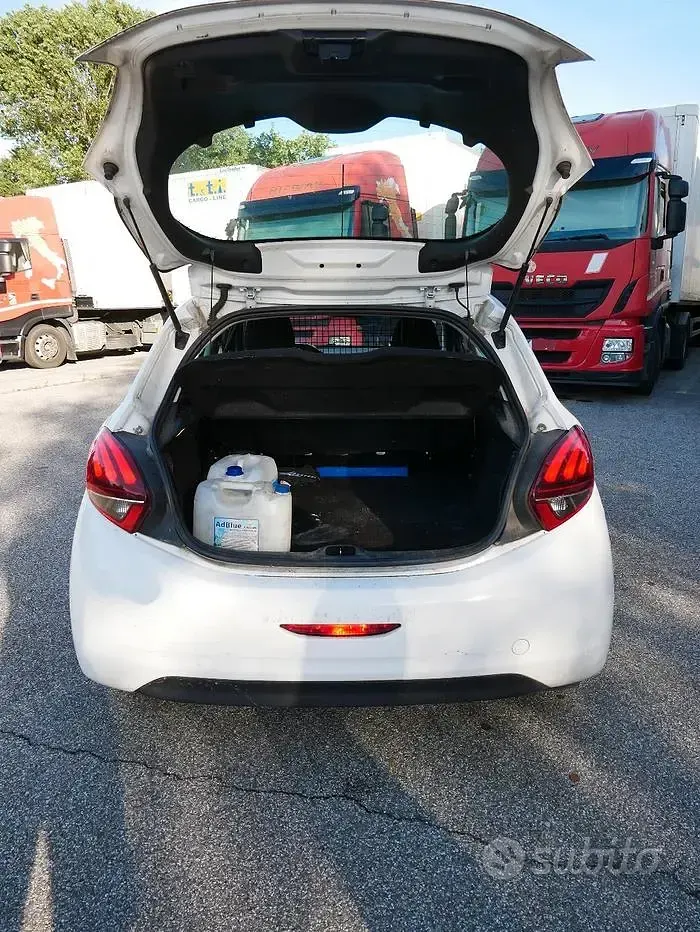 Usata Peugeot 208 75 CV (55 kW) 2015 Bianco Utilitaria