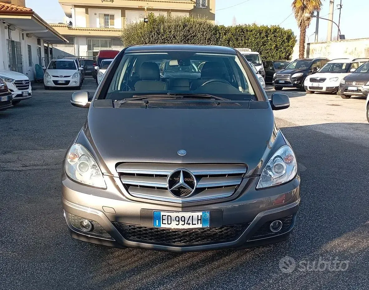 Usata Mercedes B180 Executive 109 CV (80 kW) 2010 Grigio Monovolume