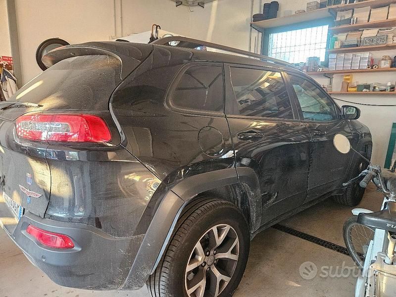 Usata Jeep Cherokee 272 CV (200 kW) 2014 Nero SUV