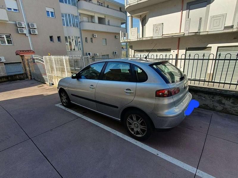 Usata Seat Ibiza Sport 101 CV (74 kW) 2004 Argento Utilitaria