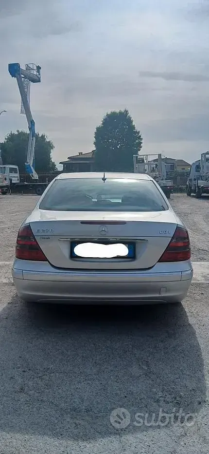 Usata Mercedes E270 177 CV (130 kW) 2004 Grigio Berlina