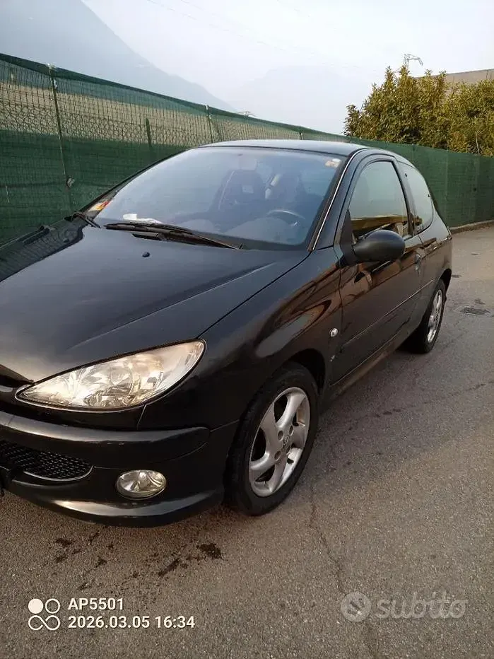 Usata Peugeot 206 88 CV (64 kW) 2003 Nero Berlina