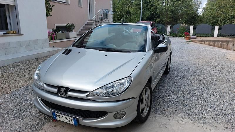 Usata Peugeot 206 CC 109 CV (80 kW) 2007 Grigio Cabrio