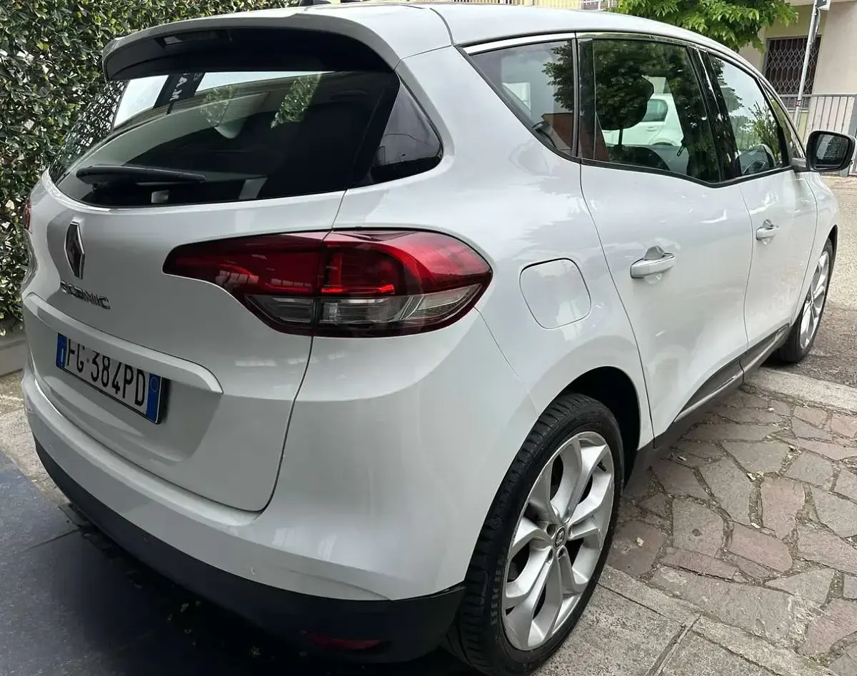 Usata Renault Scénic IV Bose Edition 110 CV (80 kW) 2017 Bianco Monovolume