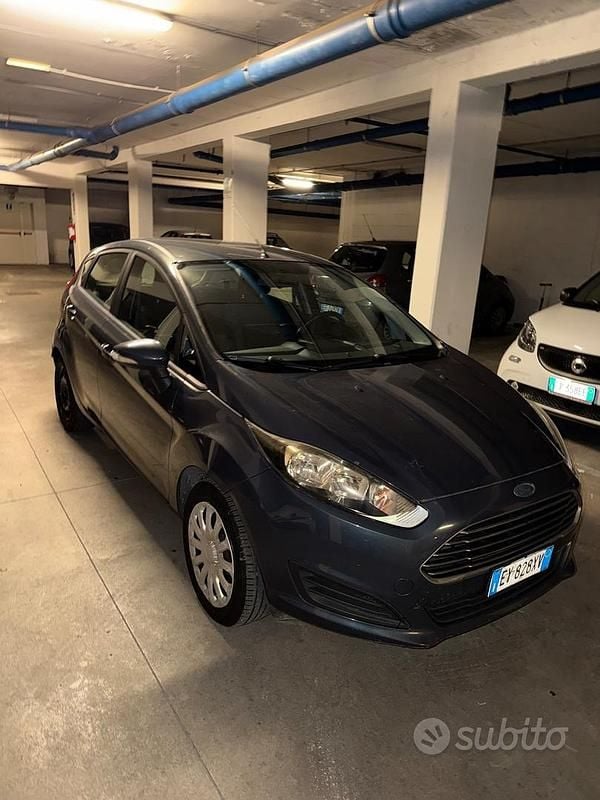 Usata Ford Fiesta 80 CV (58 kW) 2015 Nero Utilitaria
