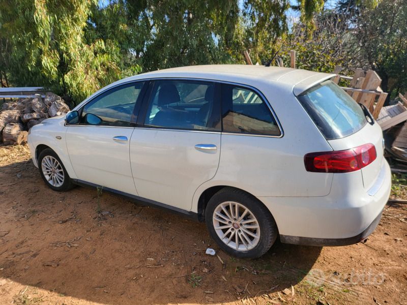 Usata 2011 Fiat Croma Station wagon | 1500 € (Cara) - Immagine 1/3