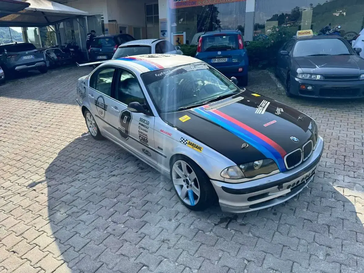 Begagnad BMW 320 150 HK (110 kW) 2000 Silver Sedan