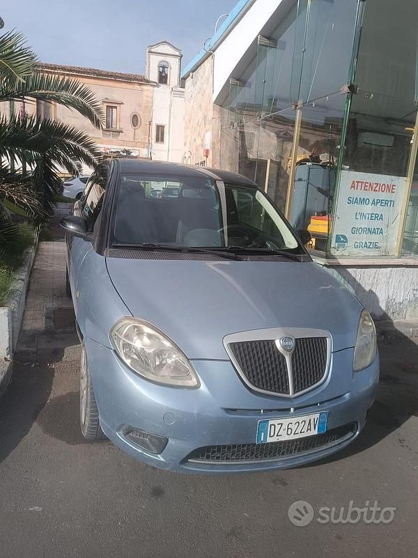 Usata Lancia Ypsilon 80 CV (58 kW) 2010 Blu Utilitaria