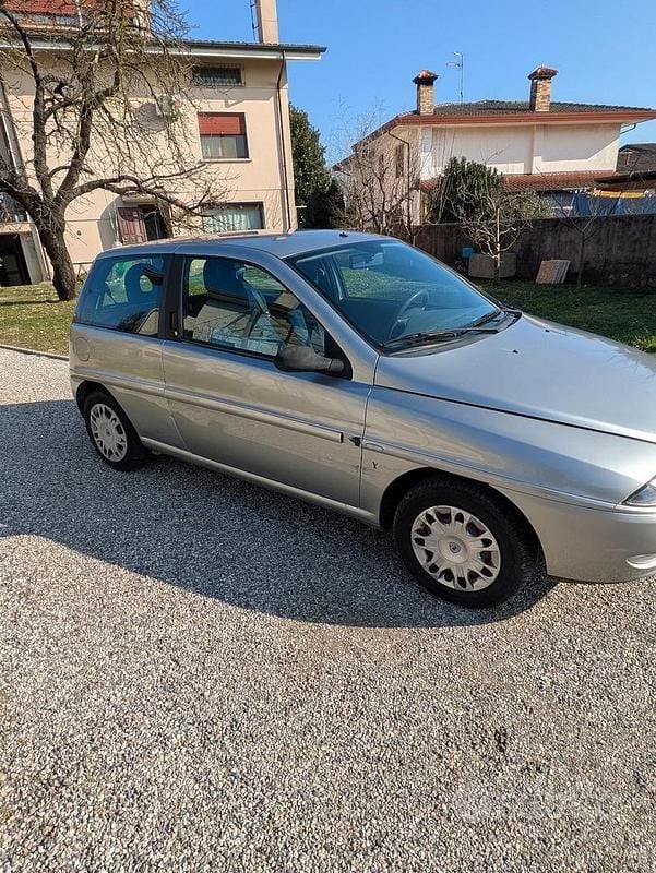 Usata Lancia Ypsilon 2000 Grigio Utilitaria