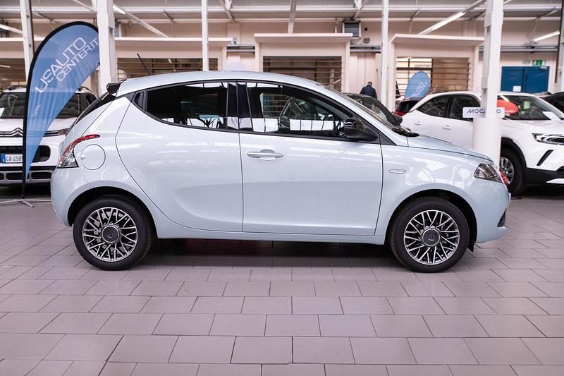 Usata Lancia Ypsilon Silver 70 CV (51 kW) 2023 Rosso Utilitaria