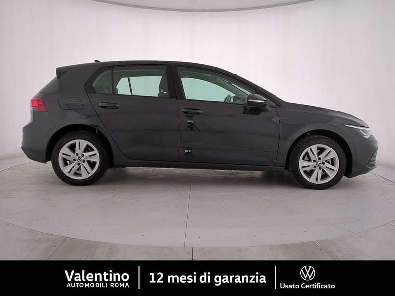 Usata VW Golf VIII Life 116 CV (85 kW) 2022 Grigio Utilitaria