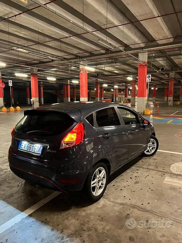 Usata Ford Fiesta 75 CV (55 kW) 2014 Blu Utilitaria