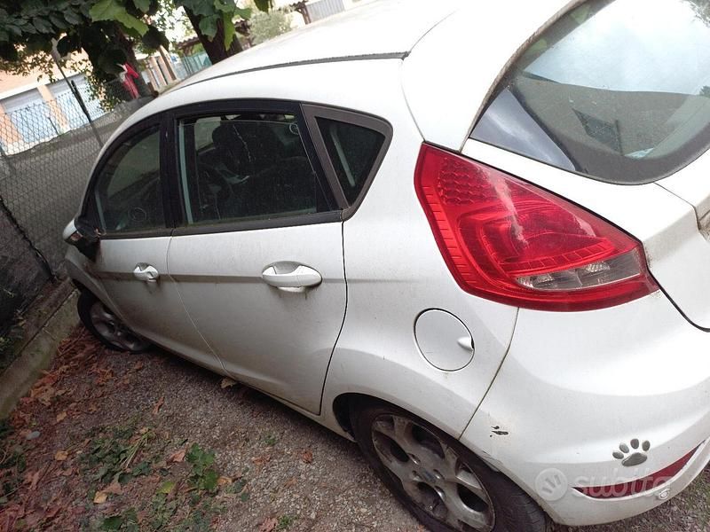Usata Ford Fiesta 2010 Bianco Utilitaria