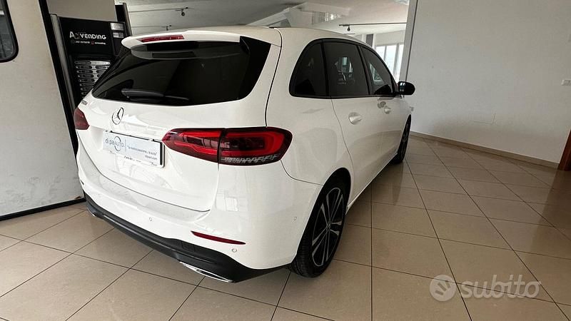 Usata Mercedes B180 Premium 115 CV (84 kW) 2019 Bianco Monovolume