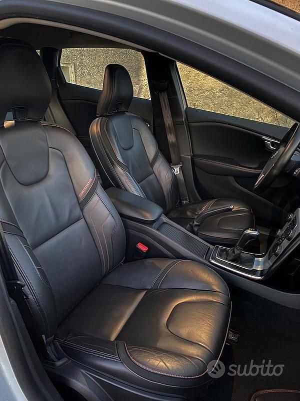 Usata Volvo V40 120 CV (88 kW) 2016 Bianco Station wagon