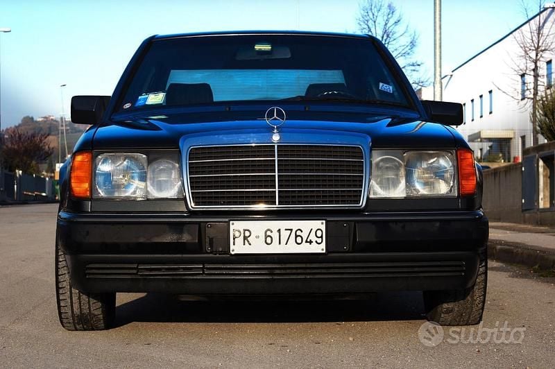 Begagnad Mercedes E200 1992 Sedan