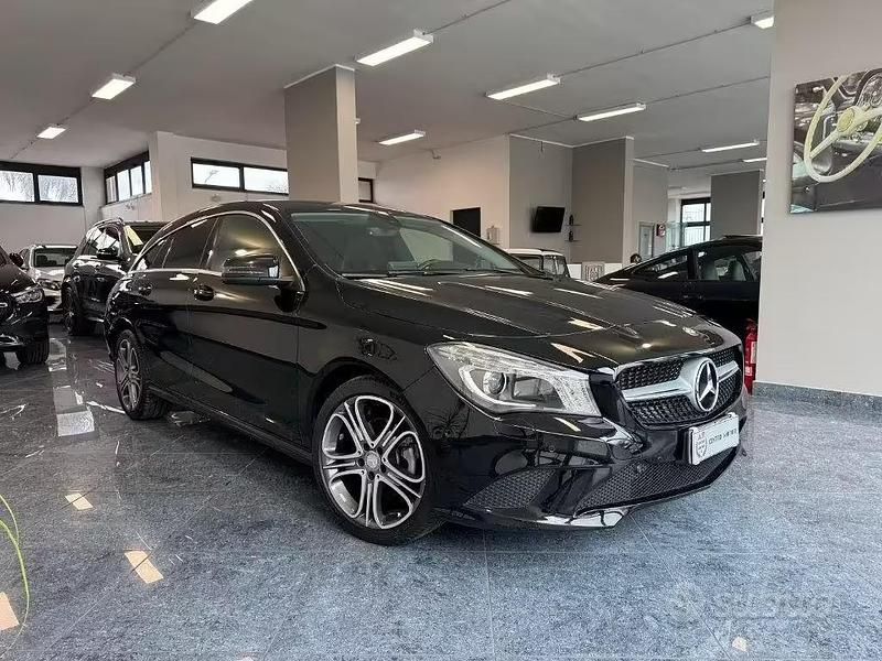 Usata Mercedes CLA200 Sport Edition 135 CV (99 kW) 2016 Nero Station wagon
