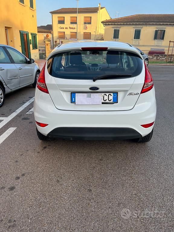 Usata Ford Fiesta 2010 Bianco Utilitaria