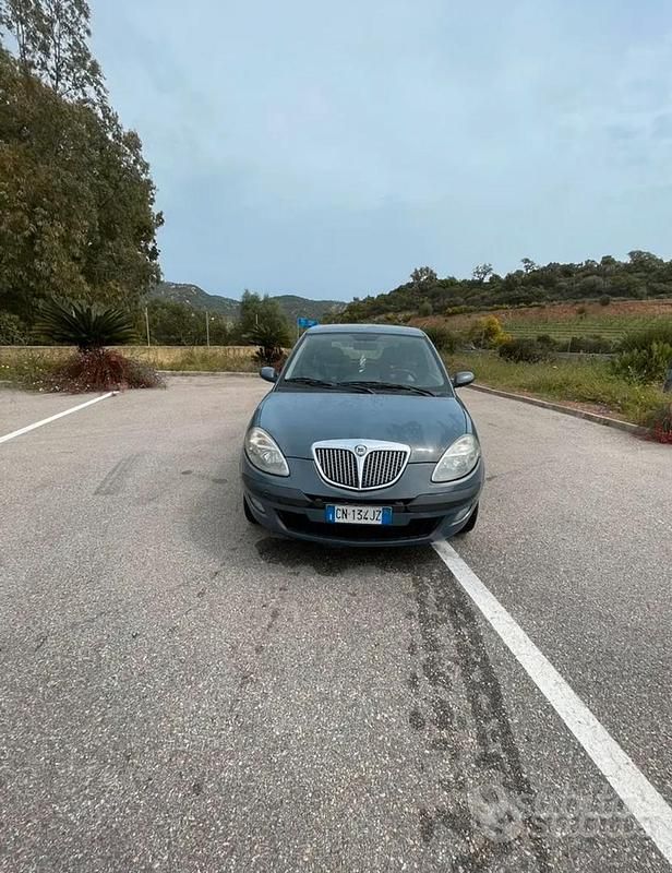 Usata Lancia Ypsilon 69 CV (50 kW) 2005 Blu Utilitaria