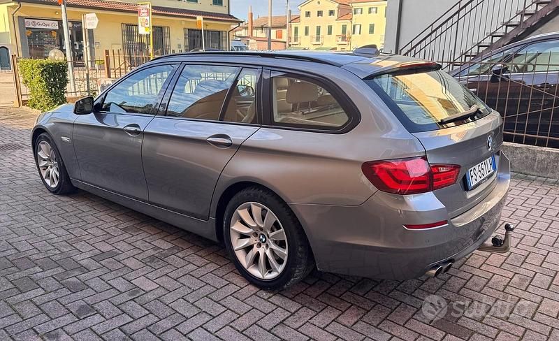 Usata BMW 520 184 CV (135 kW) 2012 Grigio Station wagon