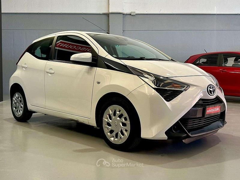 Usata Toyota Aygo Cool 72 CV (52 kW) 2019 Bianco Utilitaria