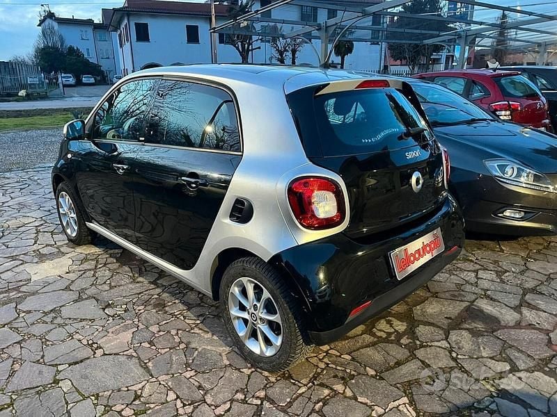 Usata Smart ForFour Prime 71 CV (52 kW) 2015 Nero Utilitaria