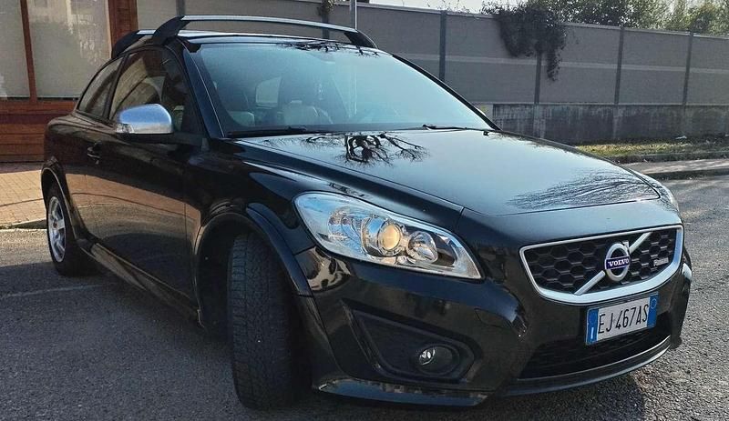 Usata Volvo C30 R-Design 115 CV (84 kW) 2012 Nero Utilitaria