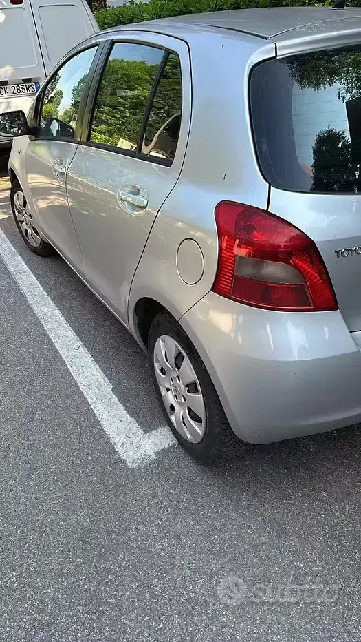 Usata Toyota Yaris 69 CV (50 kW) 2008 Grigio Utilitaria