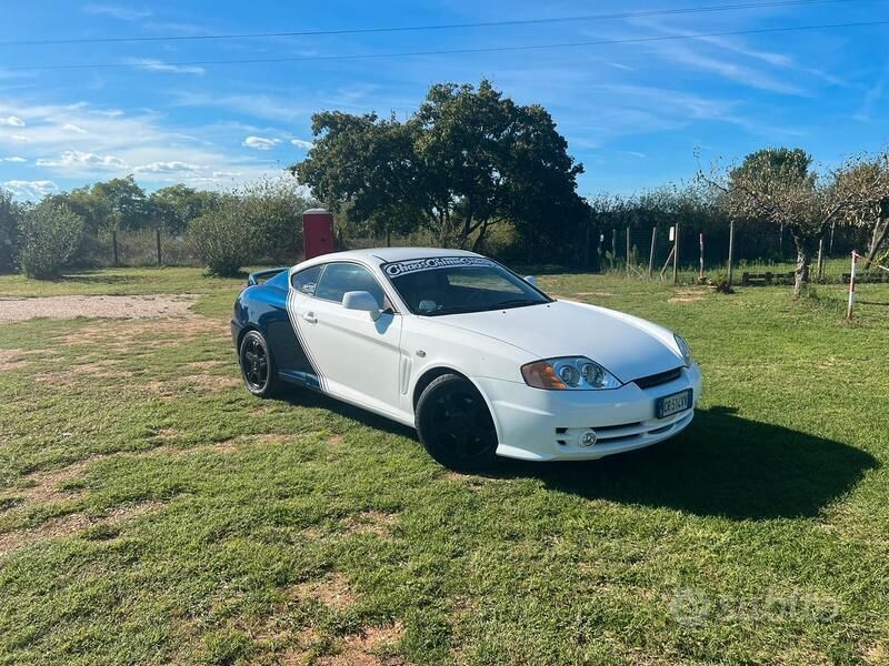 Blu/azzurro Usata 2004 Hyundai Coupé Premium Coupé | 8000 € - Immagine 1/4