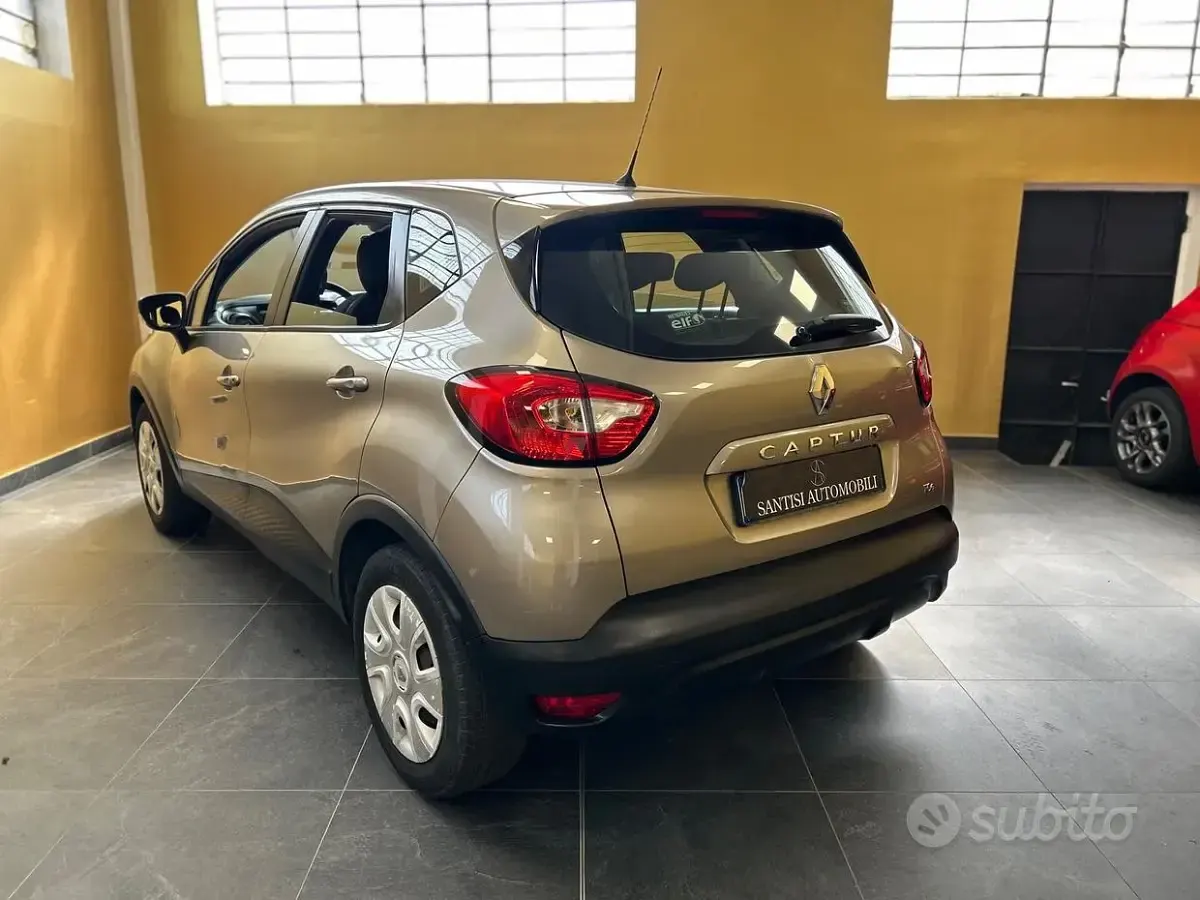 Usado Renault Captur 90 CV (66 kW) 2015 Marrón SUV