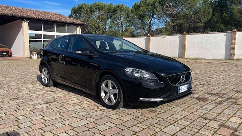 Usata Volvo V40 Business Edition 120 CV (88 kW) 2018 Nero Berlina