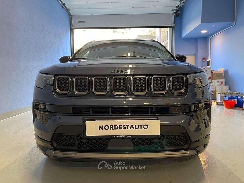 Usata Jeep Compass 241 CV (177 kW) 2023 Blu/azzurro SUV