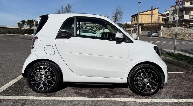 Usata Smart ForTwo Coupé Prime 41 kW (56 CV) 2022 Utilitaria