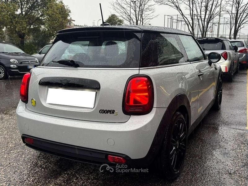 Usata Mini Cooper SE 75 kW (102 CV) 2022 Grigio Utilitaria